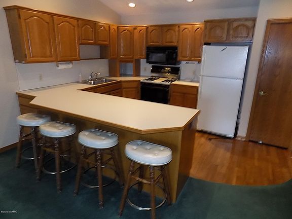 5th image of 1826 Lakeview Dr
