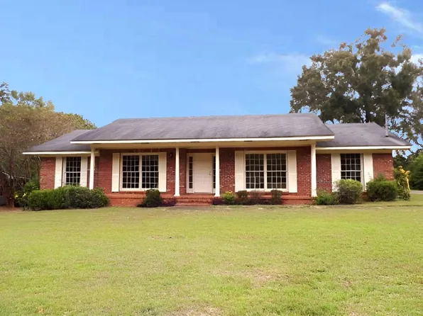 2108 Granada Dr, Dothan, AL 36303