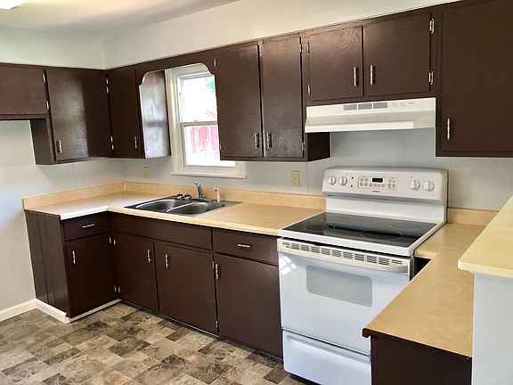 3rd image of 150 Campbell Ct