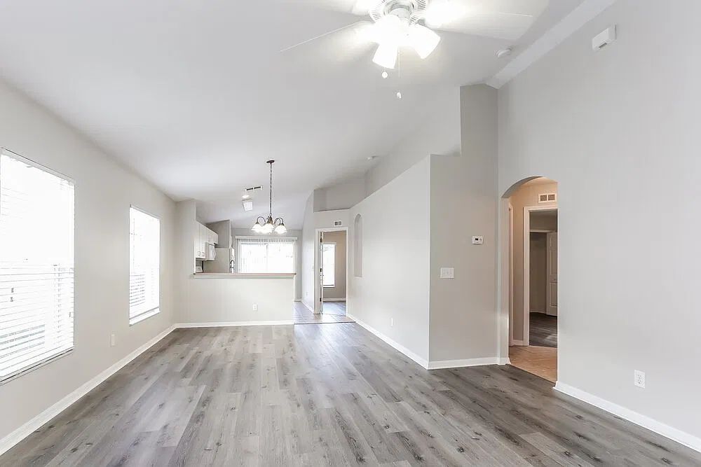 3 bed, 2.0 bath, 1335 sqft, $1,935 — Photo 3