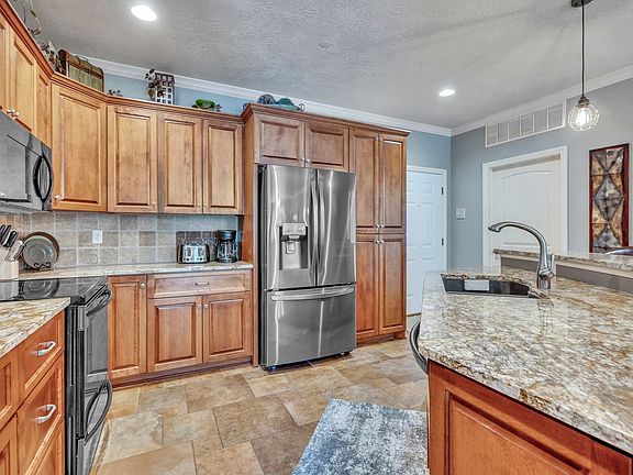 5th image of 425 240th Ave #105
