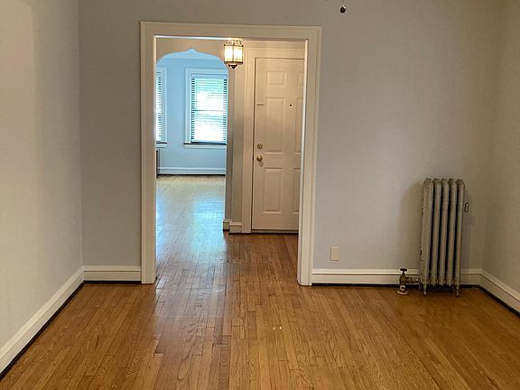 5th image of 5535 N Artesian Ave