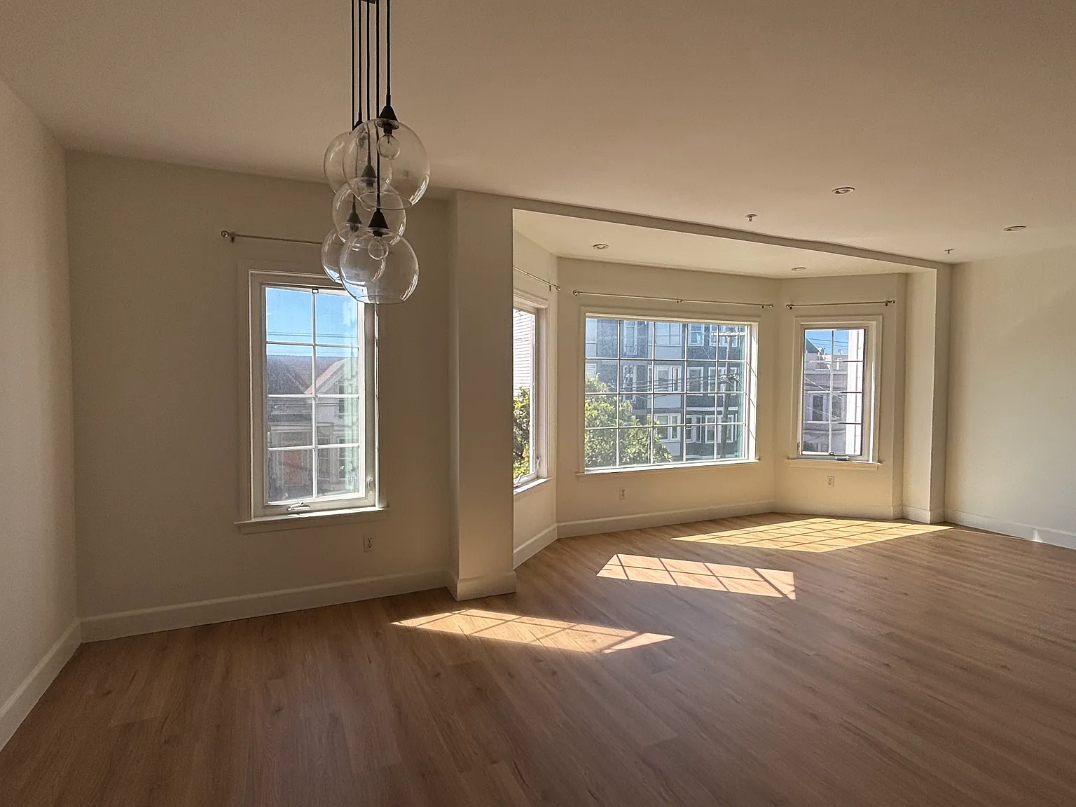3 bed, $8,600 — Photo 2
