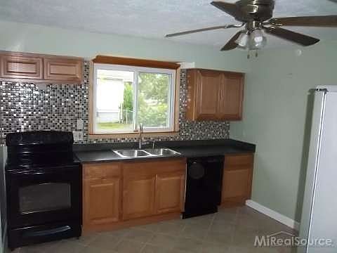 2nd image of 28090 Hillview St