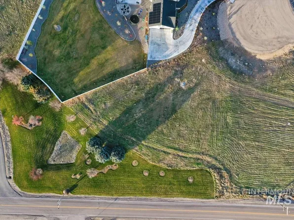 8258 Golden Hills Rd, Nampa, ID 83686