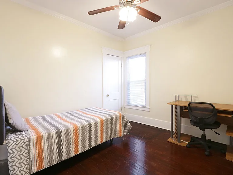 2319 E Genesee St — Photo 7