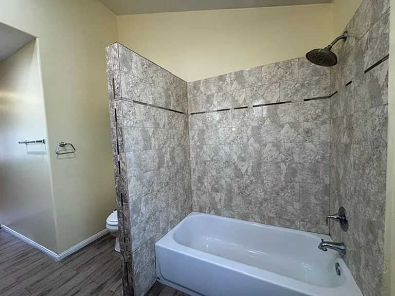 1120 Stanley Ave — Photo 20