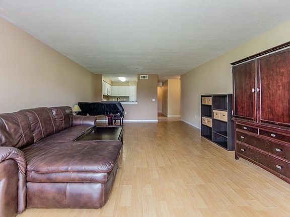 3rd image of 13905 Fairway Island Dr APT 1017