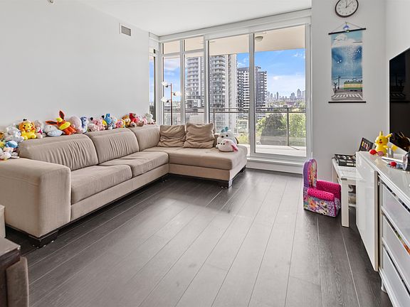 5th image of 2085 Skyline Ct #607