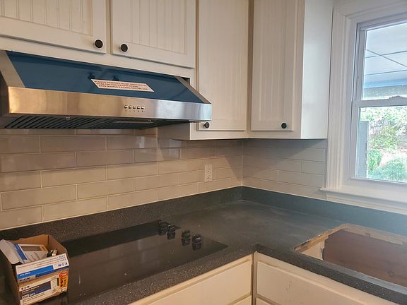 4th image of 2739 Scarsborough Dr