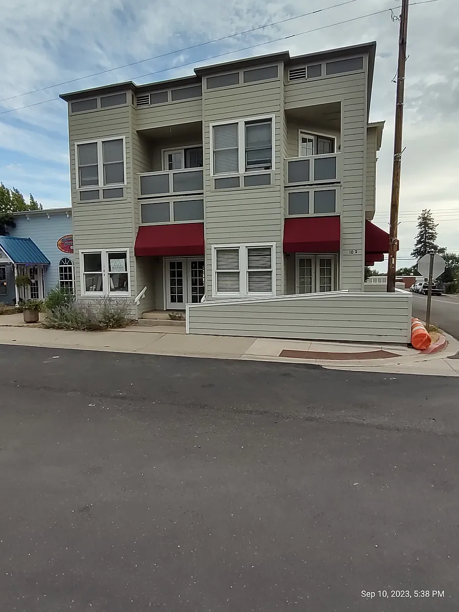 Building Photo - 104 E Mill St #502