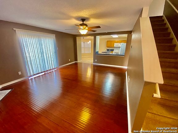 4th image of 10527 Dugas Dr