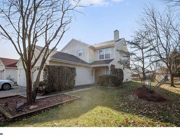 3rd image of 2 Rolling Hills Dr E