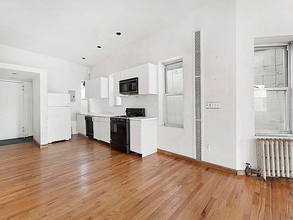 5th image of 257 E 7th St APT 13