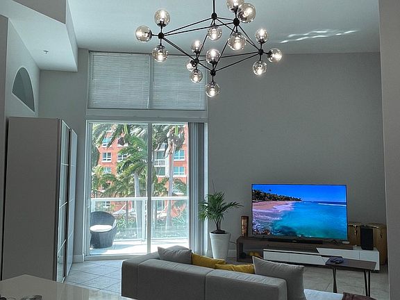 2nd image of 1900 N Bayshore Dr APT 609