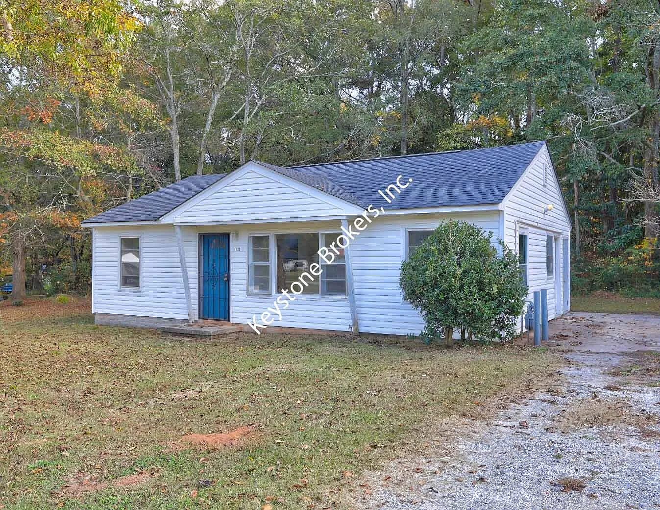 3 bed, 1.0 bath, 900 sqft, $899 — Photo 1