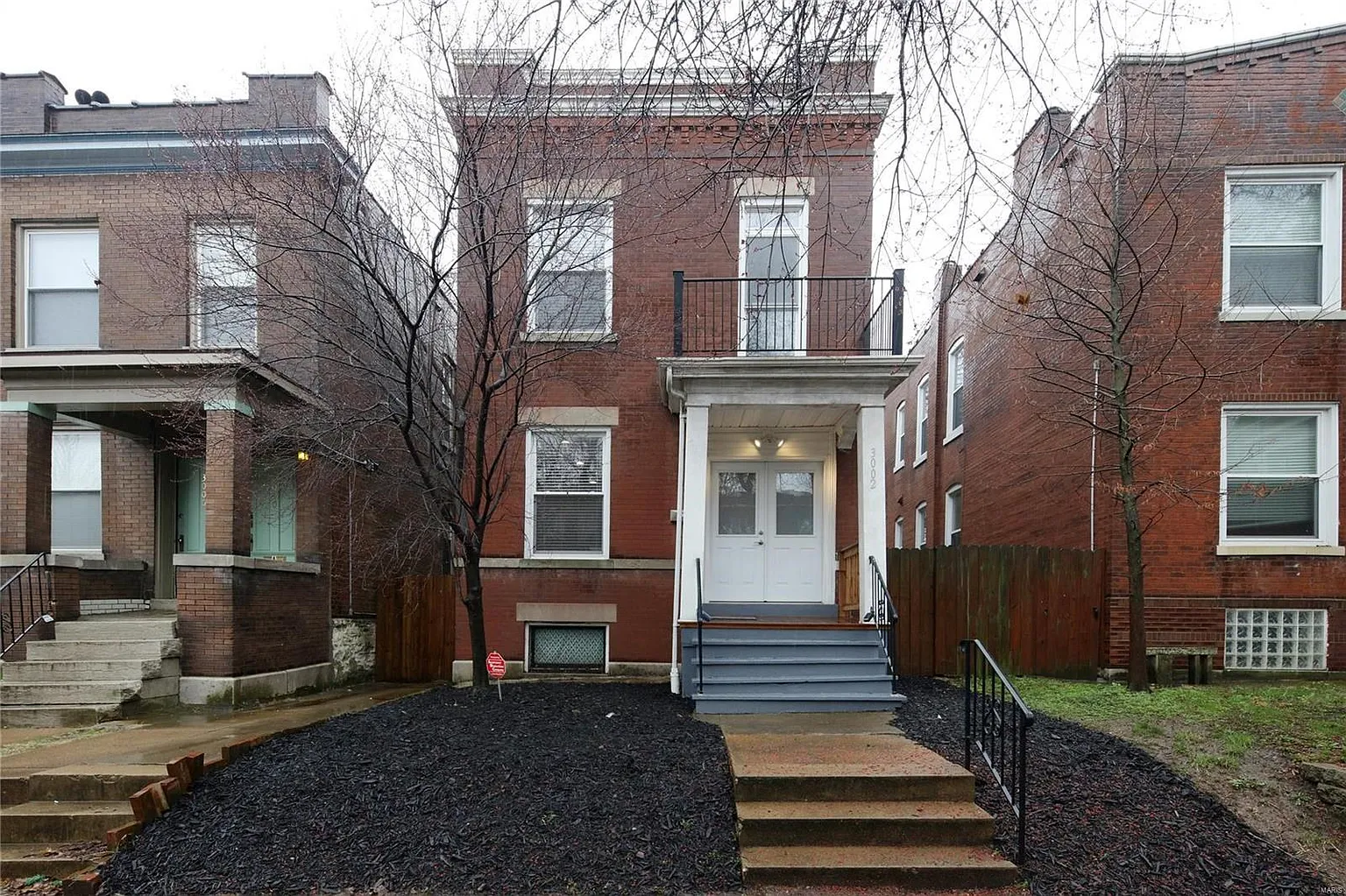 3002-3004 Victor St photo 1