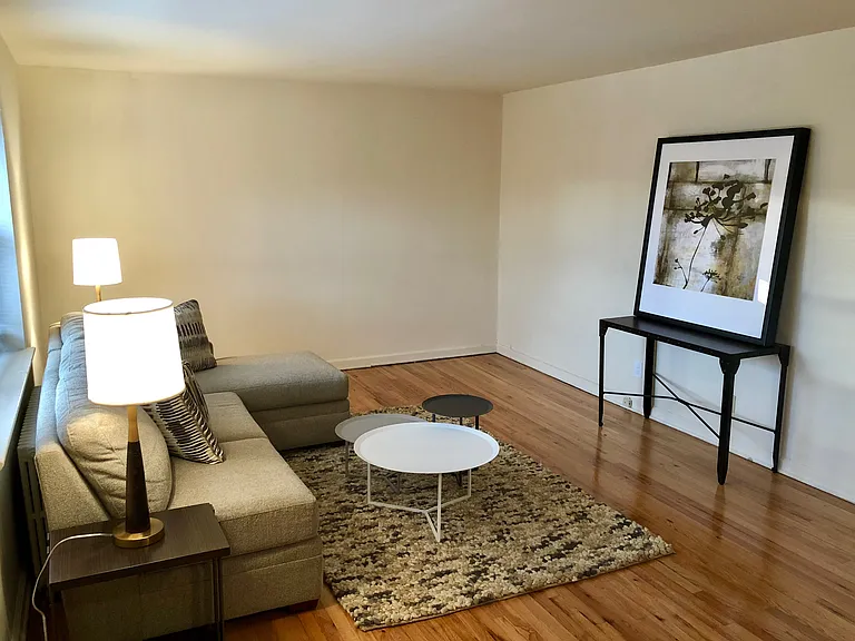 401 Park Ave #B — Photo 2