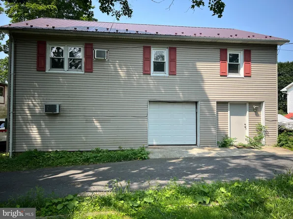 35 Moyer St, Pine Grove, PA 17963