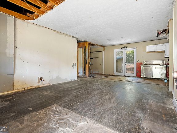 2nd image of 350 Mitchell Rd