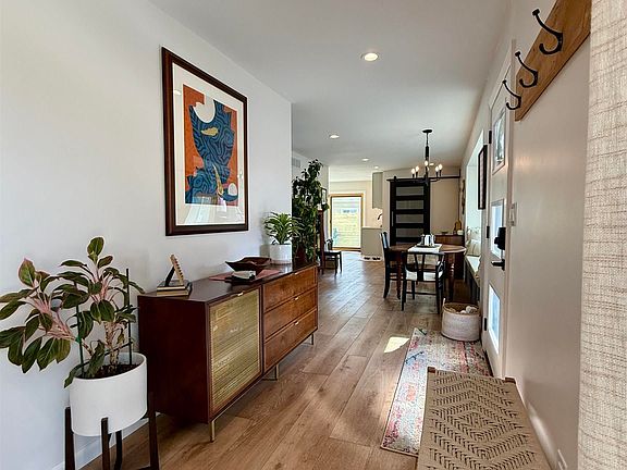 5th image of 1695 Jefferson St