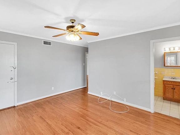 3rd image of 5338 Glenwick Ln