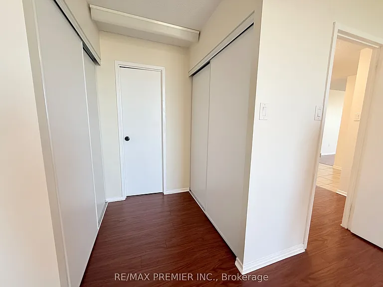 15 Kensington Rd #1011 — Photo 16