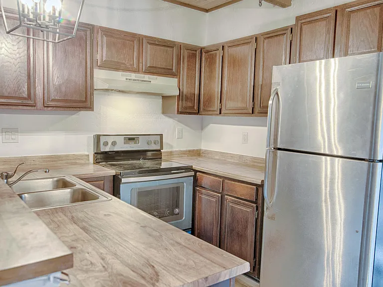 2820 Park Cir #33 — Photo 3