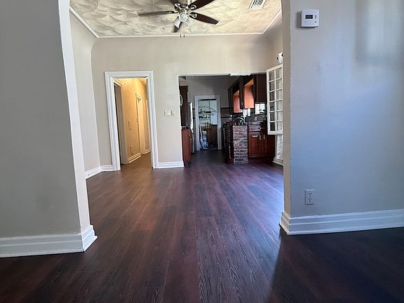 3rd image of 839 N Poinsettia Pl