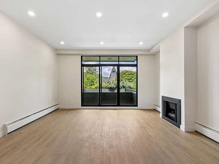 1010 Cypress St — Photo 2