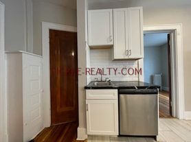 Upper Monroe - All Utilities Included