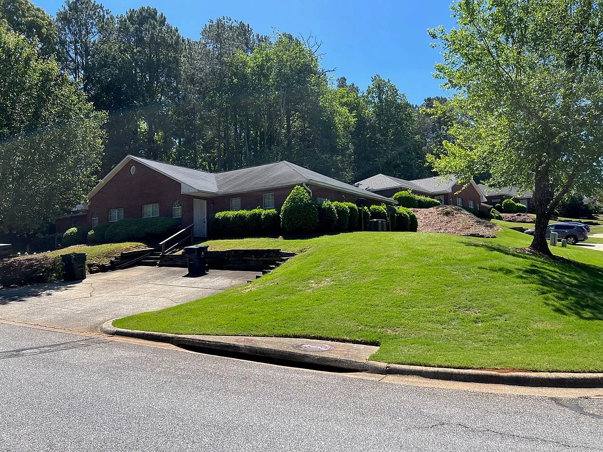 Building Photo - 1161 Northlake Dr