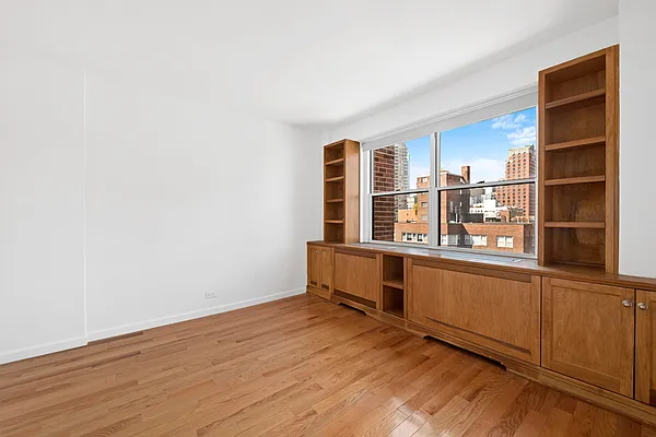 Sold by Sotheby's International Realty | media 14