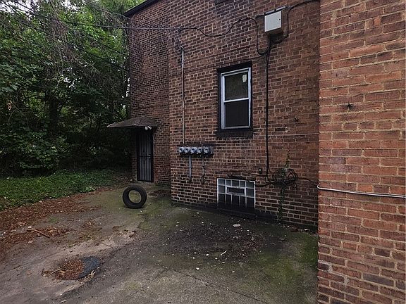 3rd image of 697 Eddy Rd