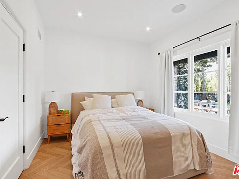 9451 Sunset Blvd — Photo 21
