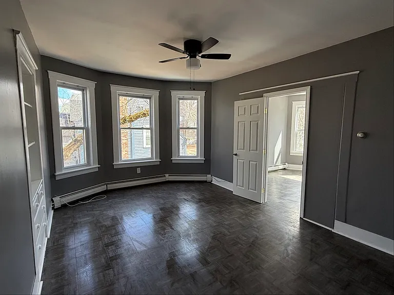 27 Carleton Ave #2 — Photo 6