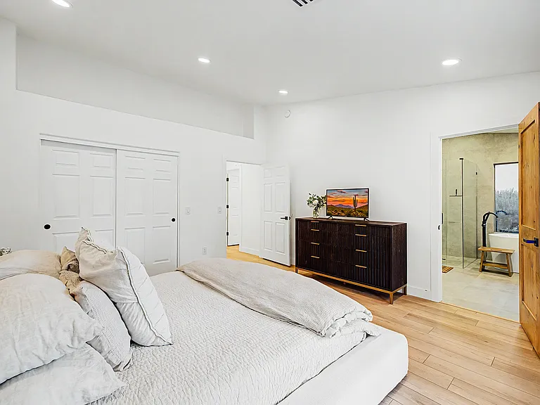 1053 E Bart St — Photo 34