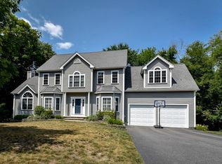 2 Rockridge Rd, Hopedale, MA 01747