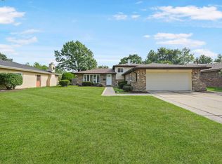 1617 Holly Ave, Darien, IL 60561