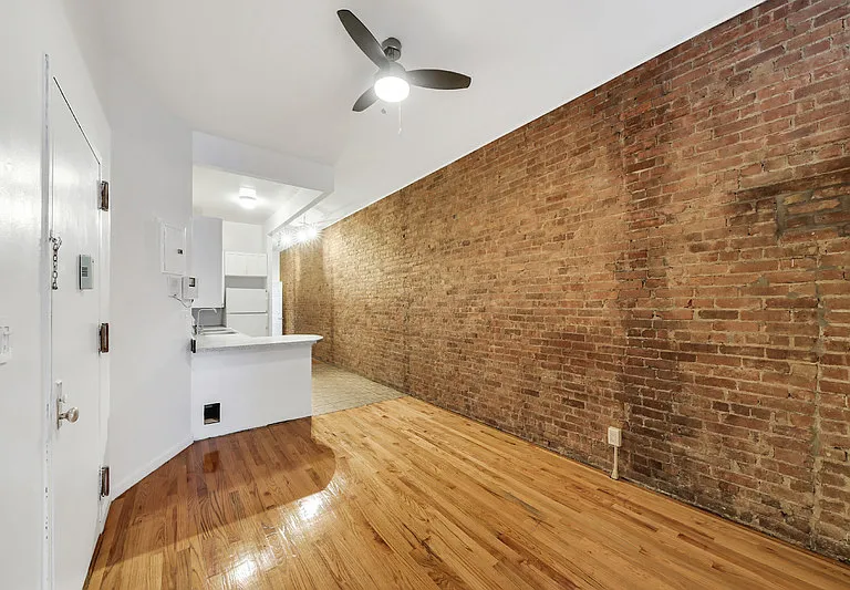 449 W 48th St #1E — Photo 6