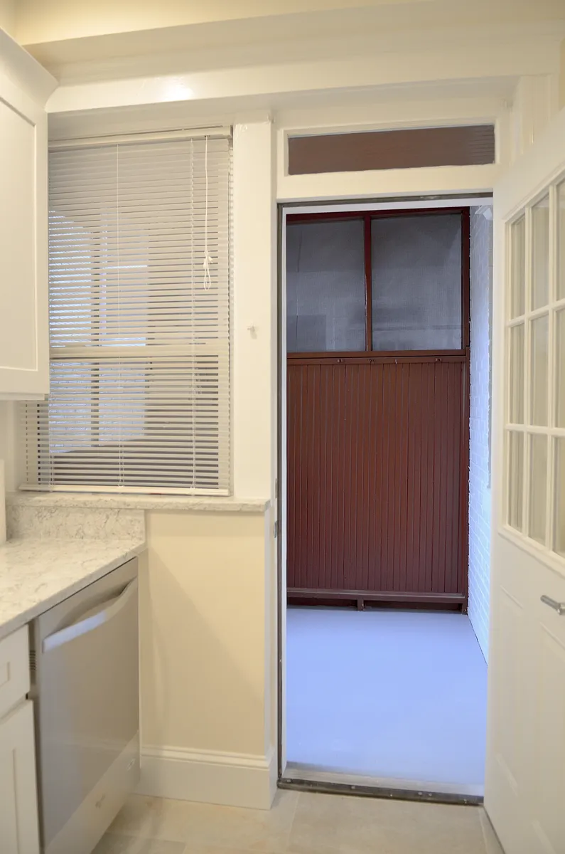 Building Photo - 98 Toxteth St #2