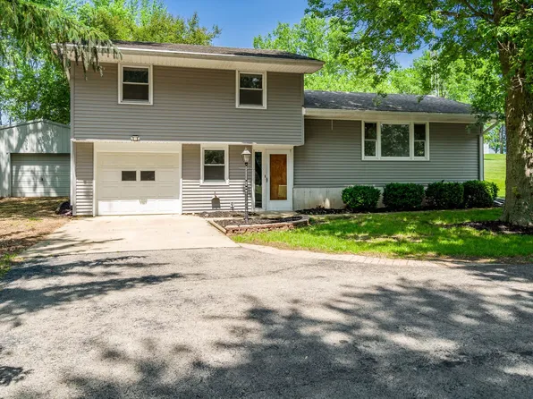 2566 W Oregon Trail Rd, Oregon, IL 61061