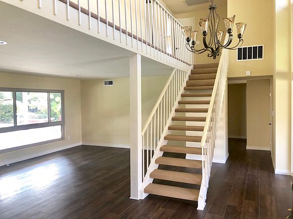 4th image of 32018 Royceton Ct