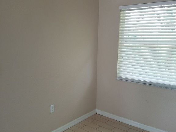 5th image of 1822 Lake Mariam Dr
