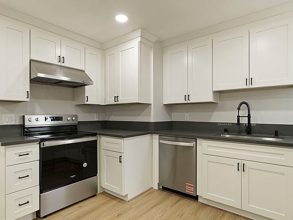 4th image of 460 W Whittier Ave