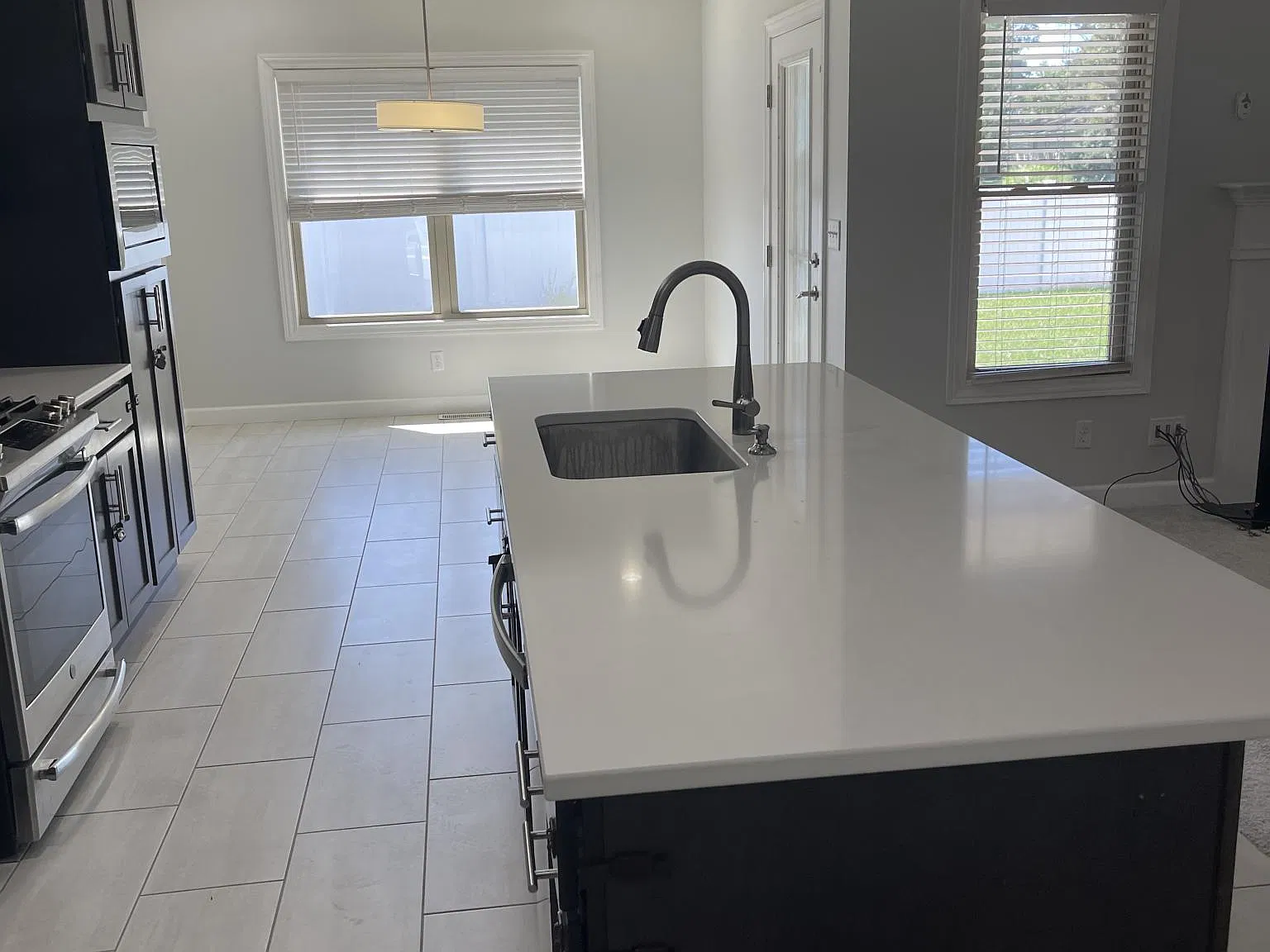4 bed, 2700 sqft, $2,700 — Photo 4