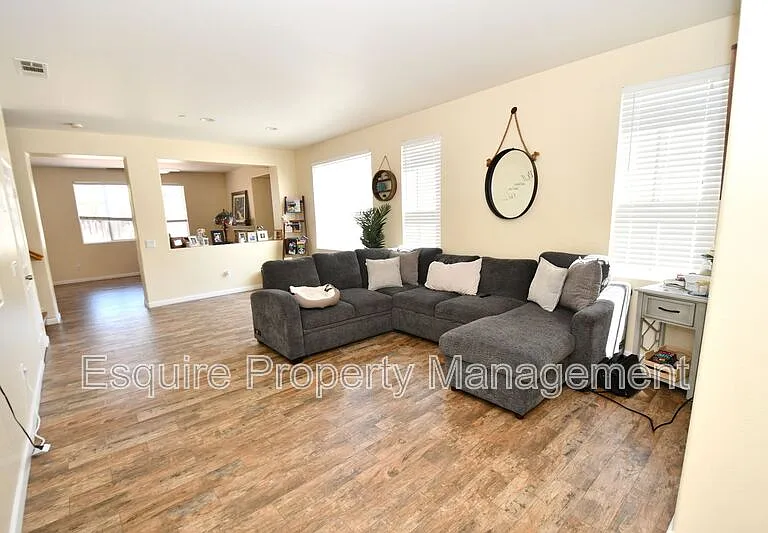 371 Huerta St — Photo 4