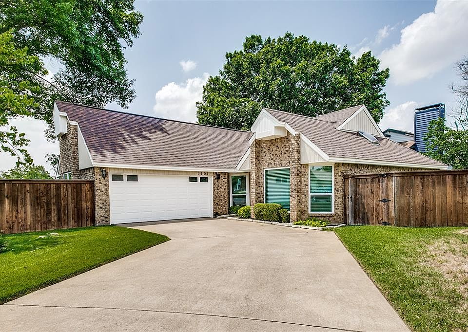 Great Garden Home Tucked Away in Lovely Enclave