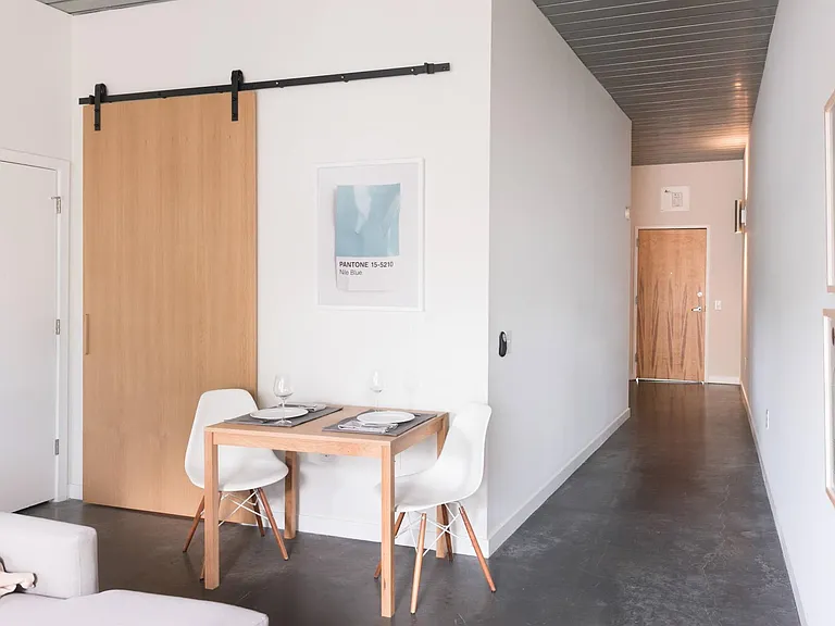 620 Glen Iris Dr NE #518 — Photo 4