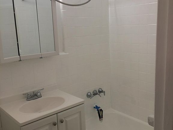 3rd image of 632 Warburton Ave APT 5A